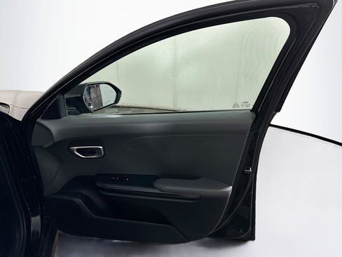 Used 2025 Kia K4 LXS image 31