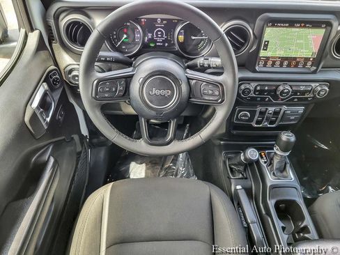 Used 2023 Jeep Wrangler Unlimited w/ Sun & Screen Package AWD/4WD image 13
