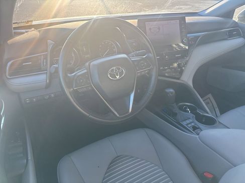 Used 2024 Toyota Camry SE image 4