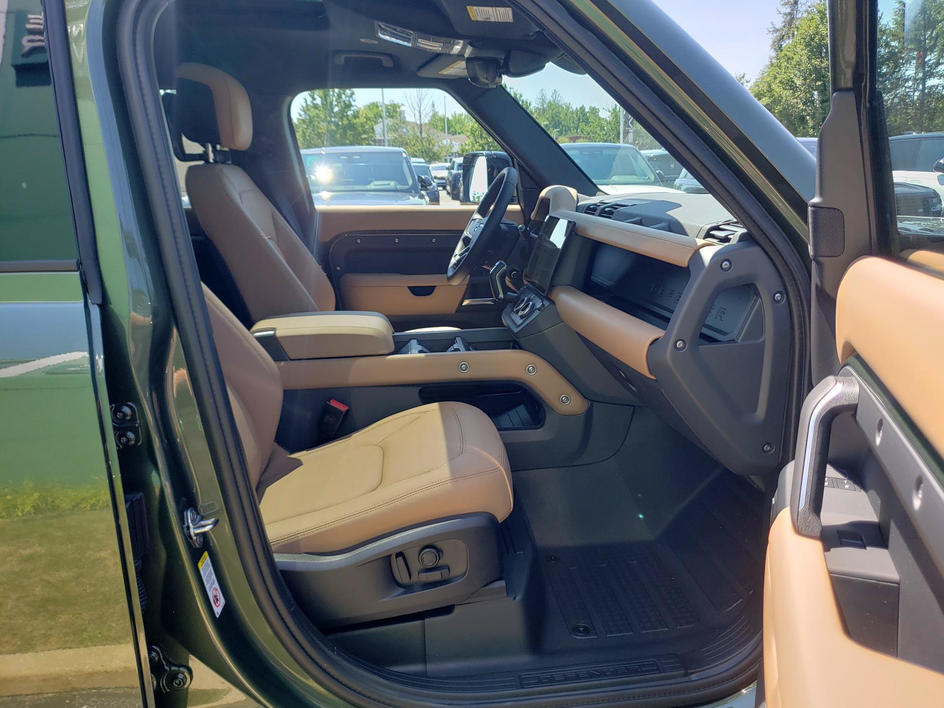 New 2026 Land Rover Defender 110 X-Dynamic SE AWD/4WD image 17