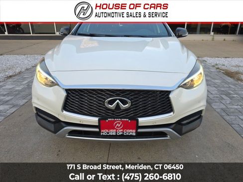 Used 2017 INFINITI QX30 Premium w/ Navigation Package AWD/4WD image 10