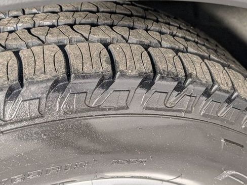 Used 2023 Ford Explorer XLT RWD image 9