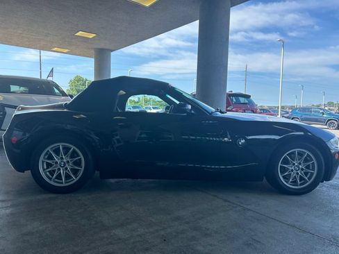 Used 2005 BMW Z4 2.5i RWD image 2