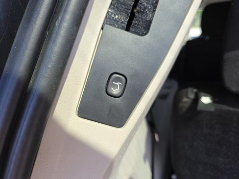 Used 2011 Chrysler Town & Country Touring FWD image 24