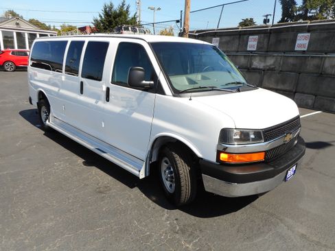 Used 2016 Chevrolet Express 3500 LT w/ LT Preferred Equipment Group image 5