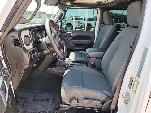 Used 2025 Jeep Gladiator Sport image 11