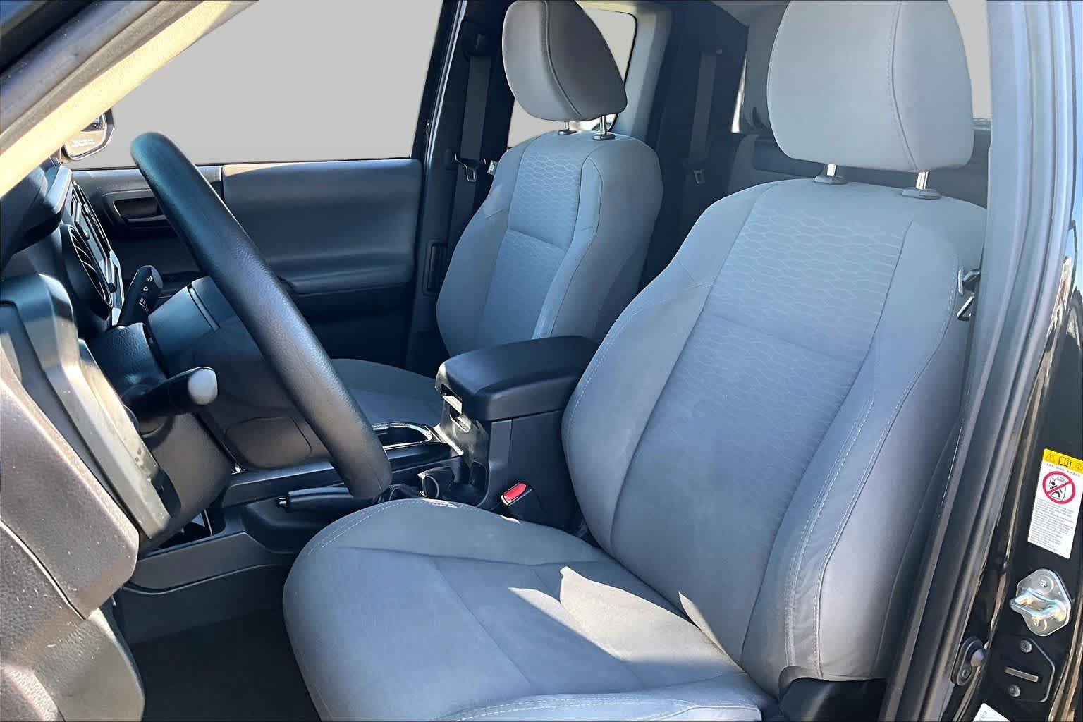 Used 2018 Toyota Tacoma SR AWD/4WD image 7