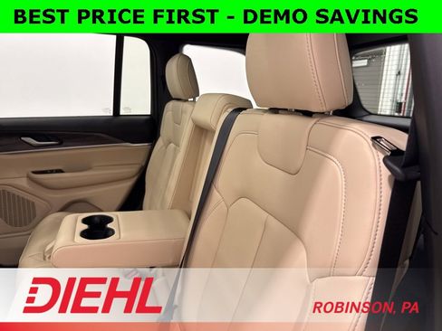 New 2025 Jeep Grand Cherokee Limited w/ Black Appearance Package image 18