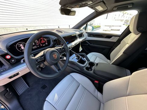 Certified 2026 Porsche Cayenne S AWD/4WD image 4