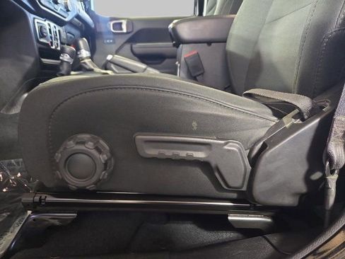 Used 2022 Jeep Gladiator Willys image 29