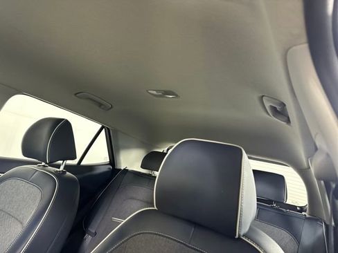 Used 2021 Hyundai Venue image 12