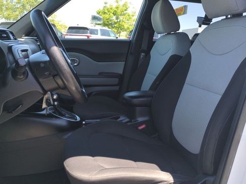 Used 2015 Kia Soul FWD image 18