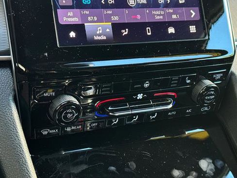 New 2025 Jeep Grand Cherokee L Laredo image 17