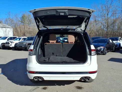 Used 2023 Lincoln Aviator Grand Touring w/ Elements Package Plus image 9