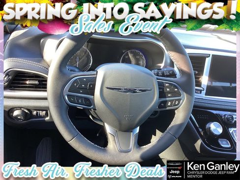 New 2026 Chrysler Pacifica Select AWD/4WD image 10