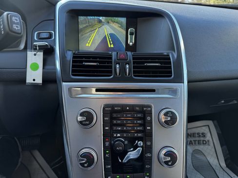 Used 2017 Volvo XC60 T5 Dynamic w/ Preferred Option Package image 18
