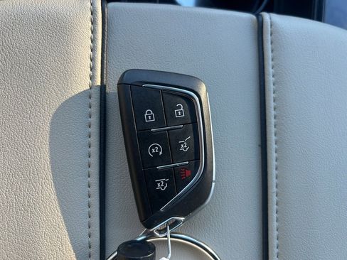 Used 2024 Cadillac Escalade ESV Premium Luxury image 34