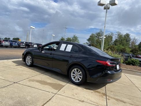 Used 2025 Toyota Camry LE FWD image 8