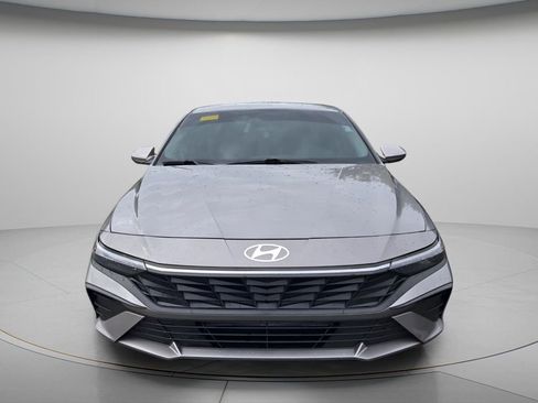 Used 2024 Hyundai Elantra SEL image 3