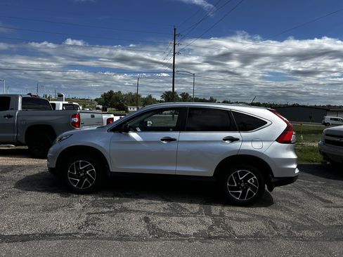 Used 2016 Honda CR-V SE image 2