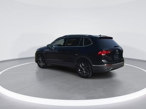 Certified 2022 Volkswagen Tiguan SE w/ Panoramic Sunroof Package image 6