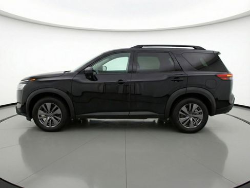 Used 2025 Nissan Pathfinder SV image 5