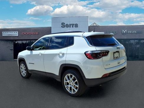 Used 2023 Jeep Compass Latitude AWD/4WD image 5