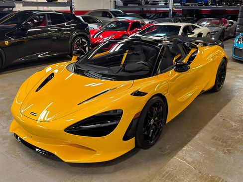 Used 2024 McLaren 750S Spider RWD image 11