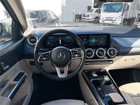 Used 2021 Mercedes-Benz GLA 250 w/ Premium Package image 22