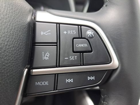 Used 2023 Toyota Highlander XLE FWD image 38