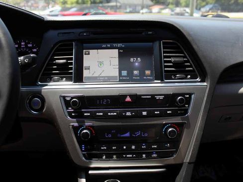 Used 2016 Hyundai Sonata Limited w/ Option Group 04 FWD image 24