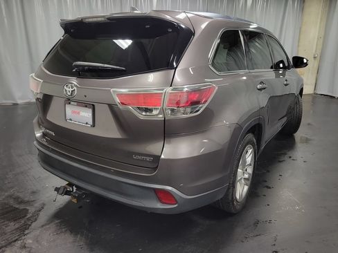 Used 2016 Toyota Highlander Limited w/ Driver Technology Package FWD image 8