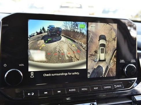 Used 2024 Nissan Pathfinder SL image 13