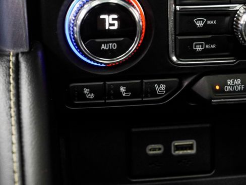 Used 2024 GMC Yukon XL SLT w/ SLT Premium Package image 22