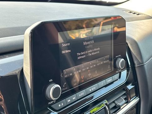 Used 2024 Nissan Pathfinder SV FWD image 22