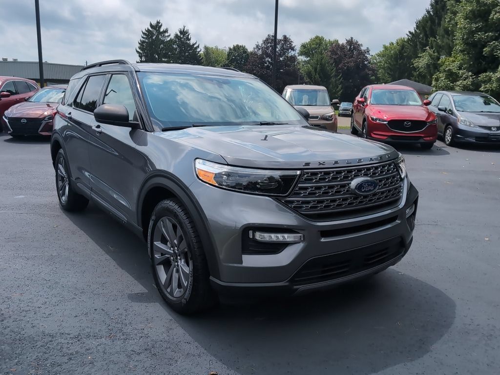 Used 2021 Ford Explorer XLT w/ Equipment Group 202A AWD/4WD image 2