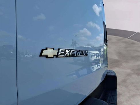 Used 2025 Chevrolet Express 3500 LS image 19