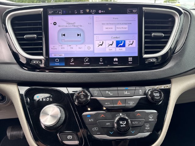 Used 2022 Chrysler Pacifica Touring-L FWD image 19