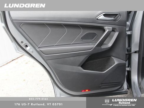 Used 2024 Volkswagen Tiguan SE w/ Panoramic Sunroof Package image 36