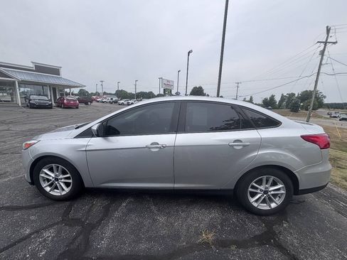 Used 2018 Ford Focus SE FWD image 1