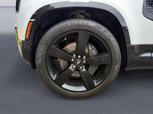 Used 2023 Land Rover Defender 130 X-Dynamic SE image 9