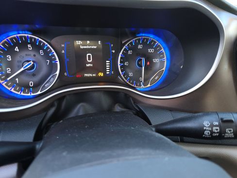Used 2020 Chrysler Voyager LX FWD image 10