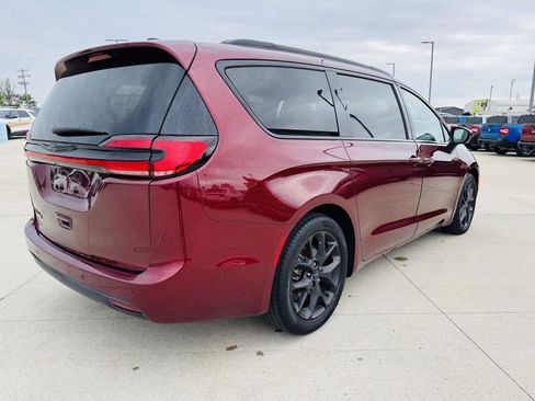 Used 2023 Chrysler Pacifica Touring-L w/ S Appearance Package FWD image 41