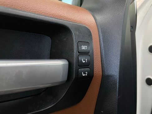 Used 2017 Toyota Sequoia Platinum image 40