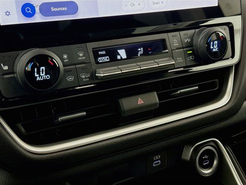 Certified 2025 Toyota Grand Highlander FWD image 26