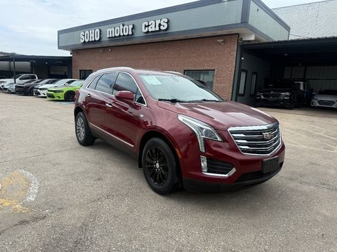 Used 2017 Cadillac XT5 FWD image 2