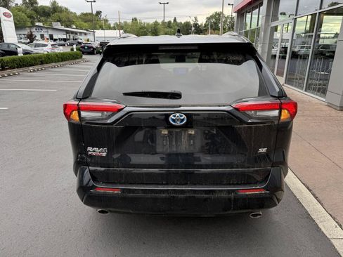 Used 2023 Toyota RAV4 SE w/ Weather & Moonroof Package AWD/4WD image 4