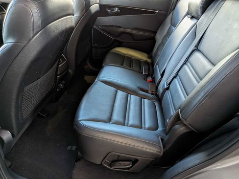 Used 2018 Kia Sorento SX image 17