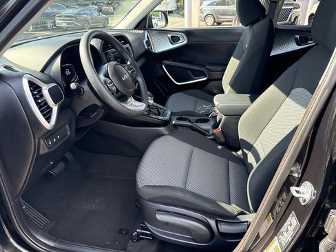 Used 2024 Kia Soul LX w/ Option Group 015 FWD image 17