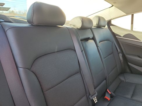 Used 2017 Hyundai Elantra Limited w/ Limited Tech Package 04 image 28